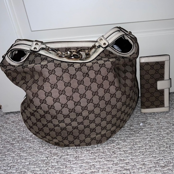White Gucci Canvas Hobo Bag and Wallet Set - Picture 2 of 13